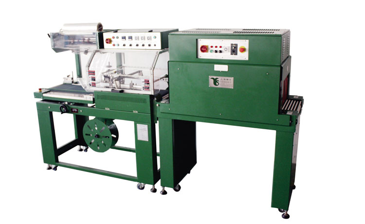 Heat shrink packaging machine